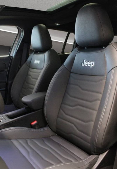 Jeep Avenger 1.2 turbo e-hybrid mhev Overland 4xe 145cv edct6 (11)
