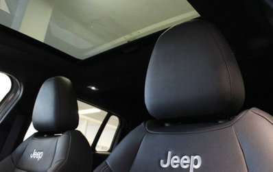 Jeep Avenger 1.2 turbo e-hybrid mhev Overland 4xe 145cv edct6 (12)
