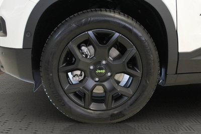 Jeep Avenger 1.2 turbo e-hybrid mhev Overland 4xe 145cv edct6 (2)