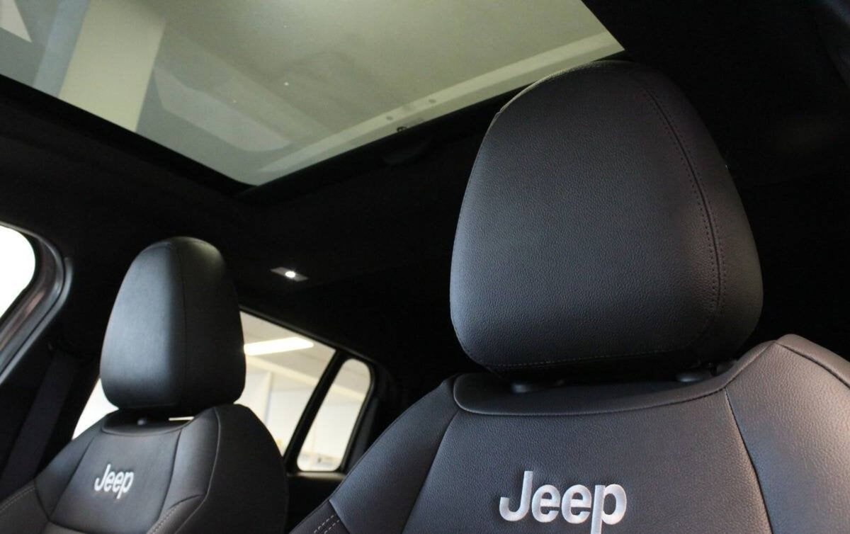 Jeep Avenger 1.2 turbo e-hybrid mhev Overland 4xe 145cv edct6 (13)