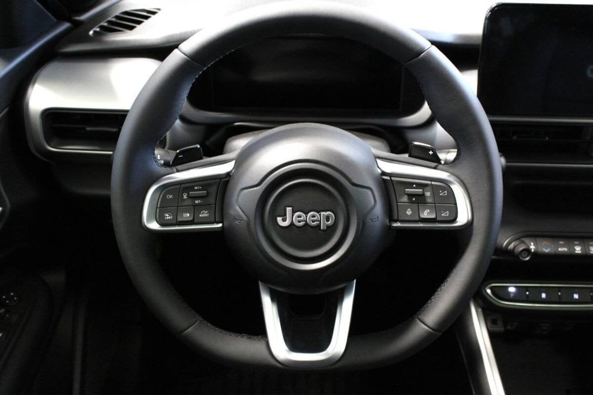Jeep Avenger 1.2 turbo e-hybrid mhev Overland 4xe 145cv edct6 (15)