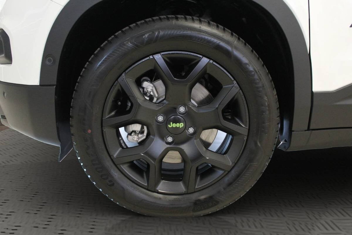 Jeep Avenger 1.2 turbo e-hybrid mhev Overland 4xe 145cv edct6 (3)
