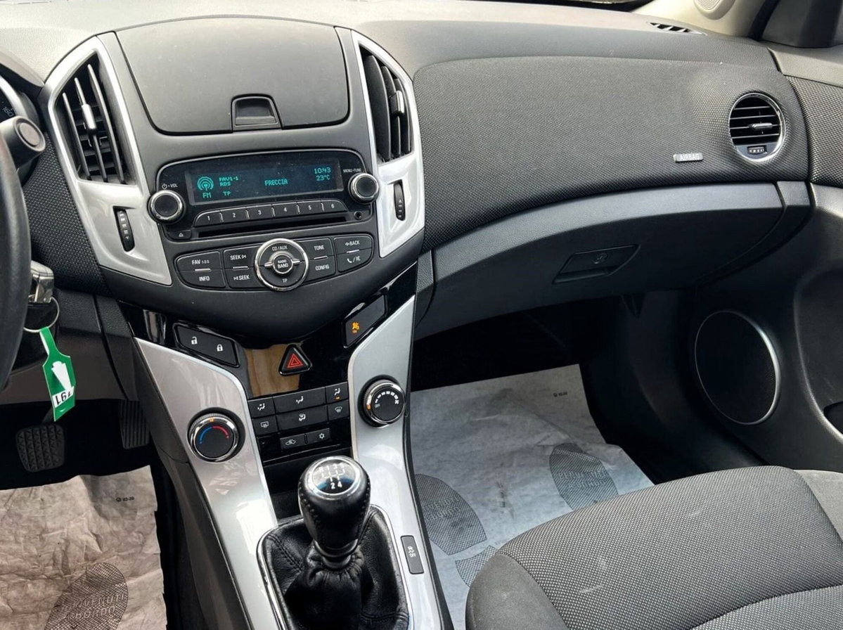 Chevrolet Cruze 1.6 5 porte LT (10)