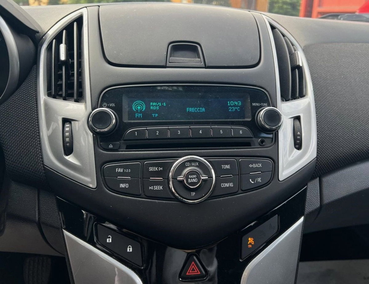 Chevrolet Cruze 1.6 5 porte LT (11)