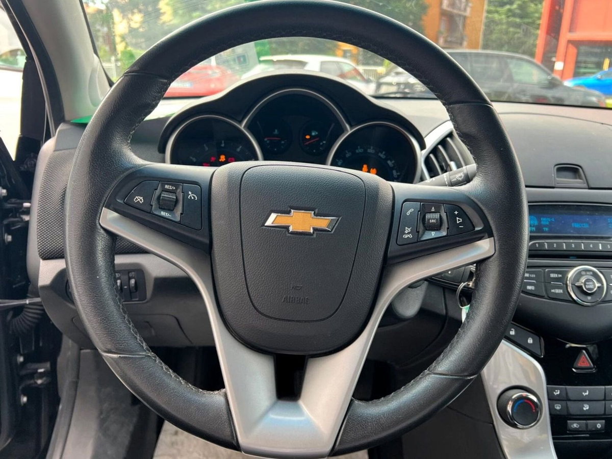Chevrolet Cruze 1.6 5 porte LT (8)