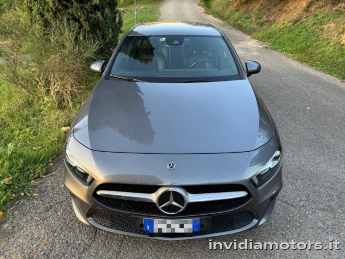 Mercedes-Benz Classe A Sedan 180 d Automatic 4p. Sport (2)