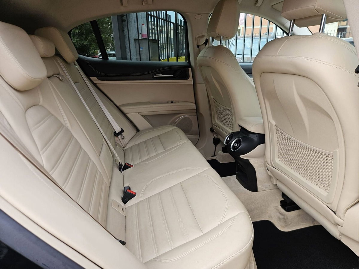 Alfa Romeo Stelvio Stelvio 2.2 Turbodiesel 190 CV AT8 Q4 Ti (13)