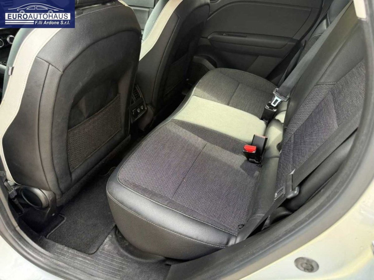 Renault Captur Plug-in Hybrid E-Tech 160 CV Intens (5)