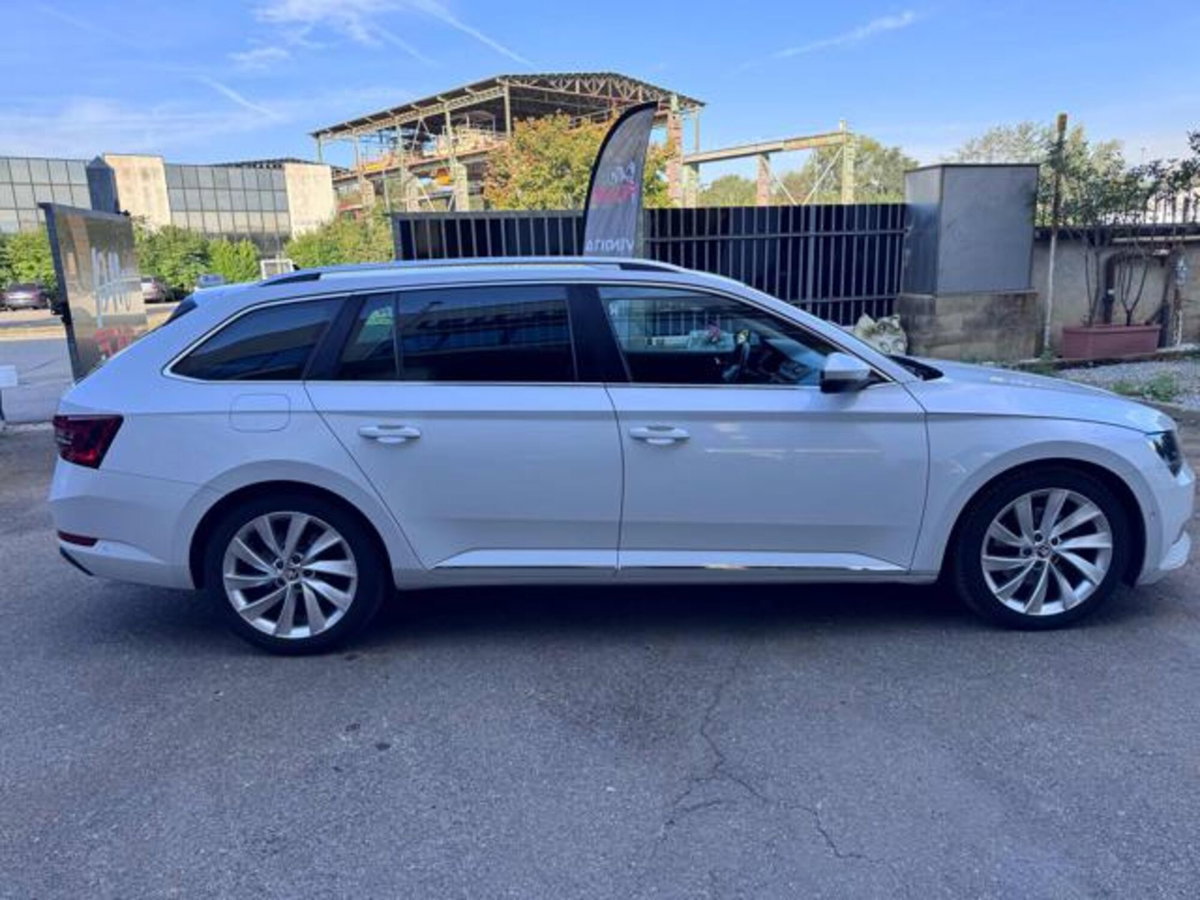 Skoda Superb Station Wagon 2.0 TDI 190 CV SCR DSG Wagon Style (4)
