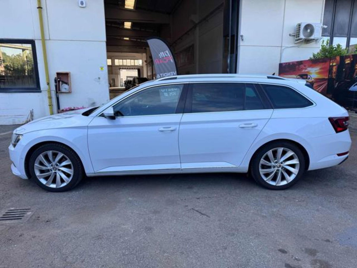Skoda Superb Station Wagon 2.0 TDI 190 CV SCR DSG Wagon Style (5)