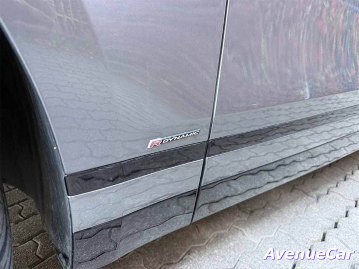 Land Rover Range Rover Velar 2.0D I4 180 CV R-Dynamic (11)