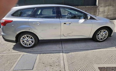 Ford Focus Station Wagon 2.0 TDCi 115 CV Powershift SW (5)