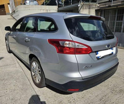 Ford Focus Station Wagon 2.0 TDCi 115 CV Powershift SW (8)