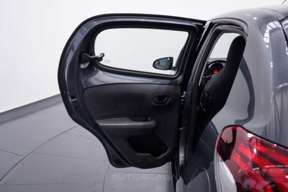 Peugeot 108 72 5 porte Active (17)