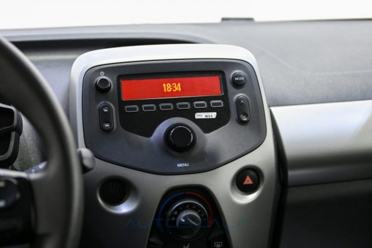 Peugeot 108 72 5 porte Active (7)