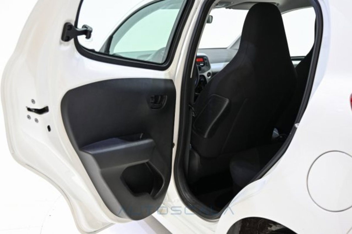 Peugeot 108 72 5 porte Active (9)