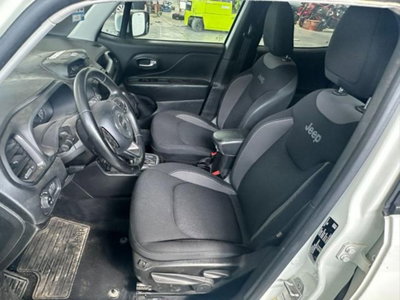 Jeep Renegade 1.3 T4 190CV PHEV 4xe AT6 Limited (10)