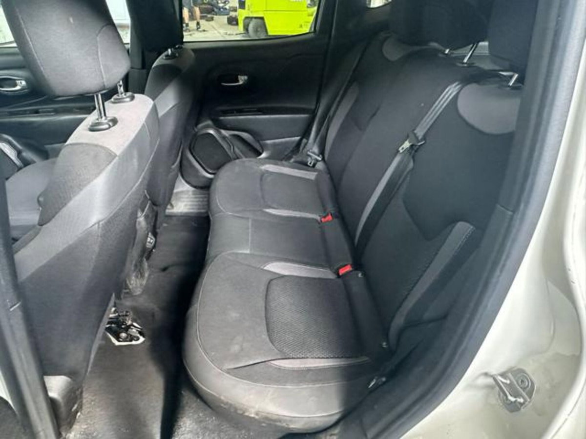 Jeep Renegade 1.3 T4 190CV PHEV 4xe AT6 Limited (11)