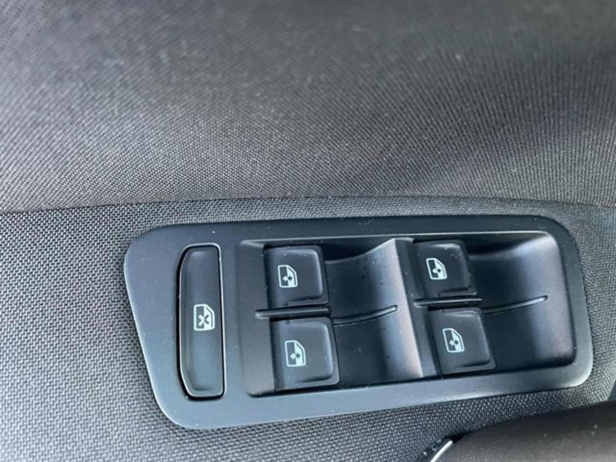 Volkswagen Golf Variant 1.6 TDI 115 CV DSG Executive BlueMotion Tech. (19)