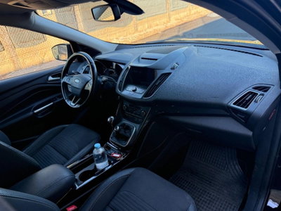Ford Kuga 1.5 TDCI 120 CV S&S 2WD Titanium (11)