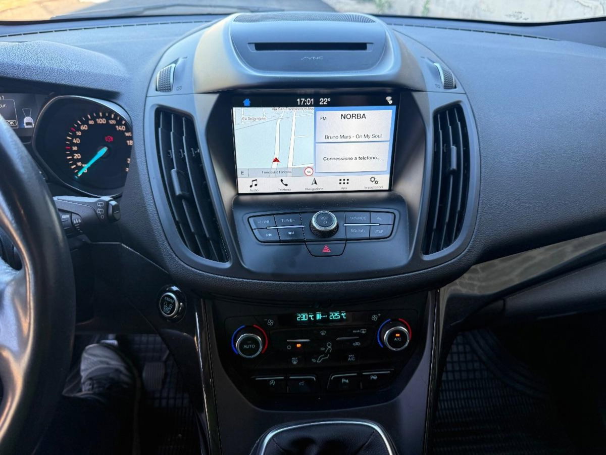 Ford Kuga 1.5 TDCI 120 CV S&S 2WD Titanium (13)