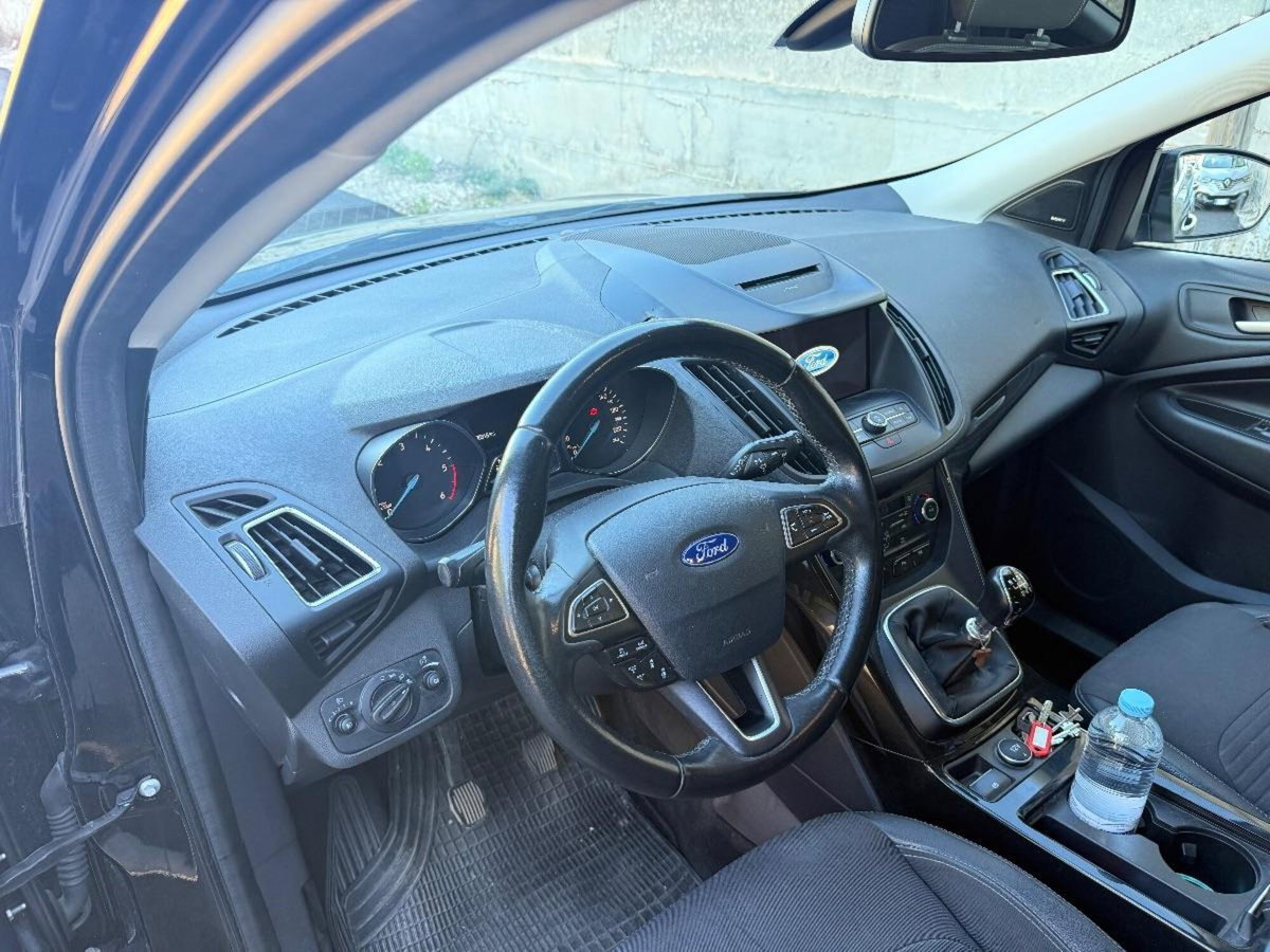 Ford Kuga 1.5 TDCI 120 CV S&S 2WD Titanium (7)