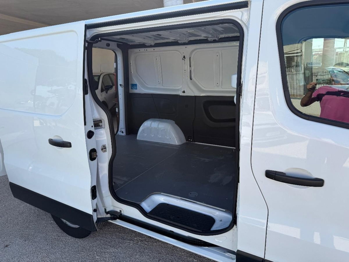 Renault Trafic Furgone T29 2.0 dCi 120CV PC-TN Furgone Ice Plus (8)