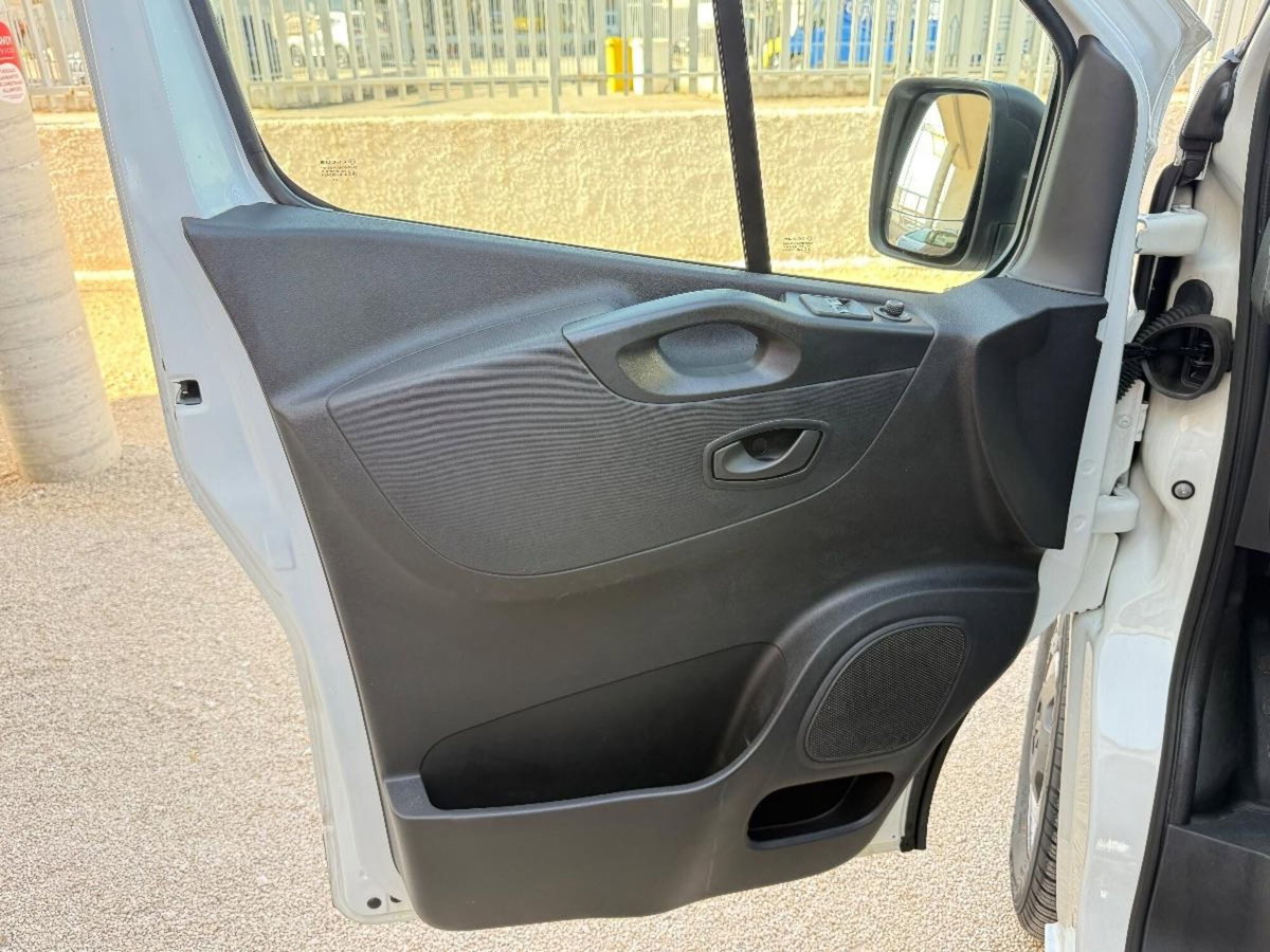 Renault Trafic Furgone T29 2.0 dCi 120CV PC-TN Furgone Ice Plus (9)