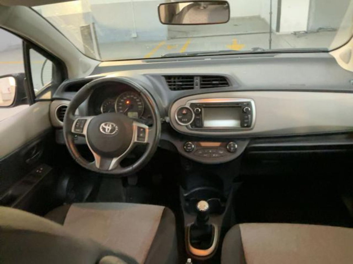 Toyota Yaris 1.0 5 porte Lounge (10)