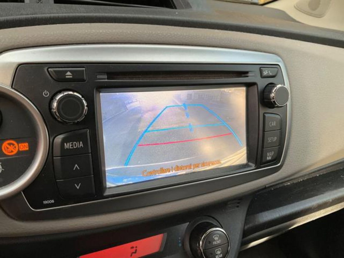 Toyota Yaris 1.0 5 porte Lounge (11)