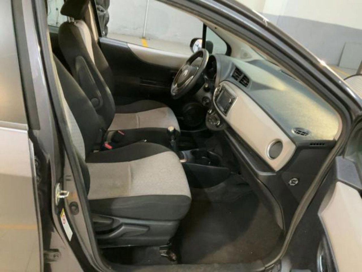 Toyota Yaris 1.0 5 porte Lounge (12)