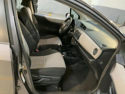 Toyota Yaris 1.0 5 porte Lounge (12)