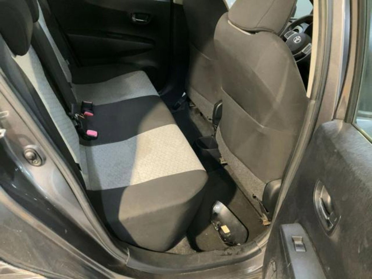 Toyota Yaris 1.0 5 porte Lounge (13)
