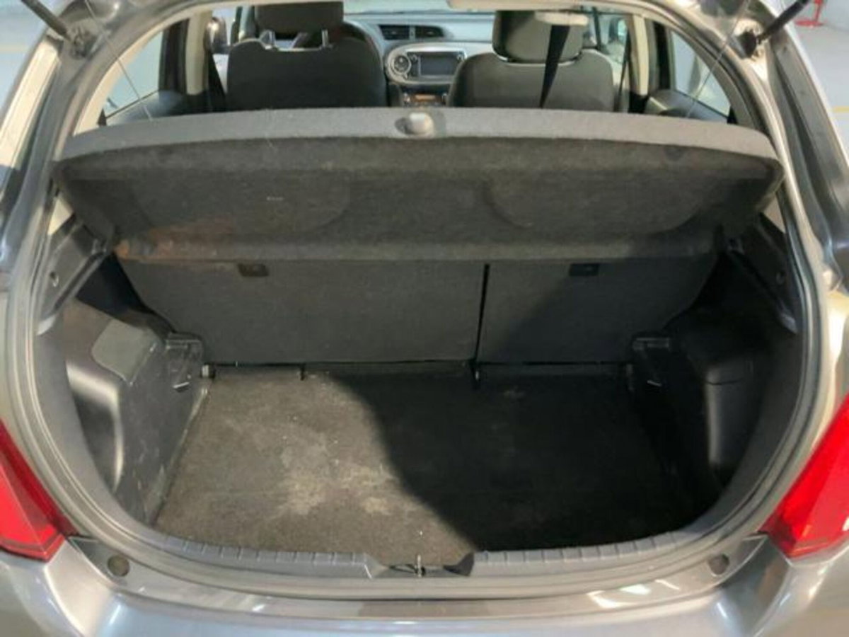 Toyota Yaris 1.0 5 porte Lounge (14)