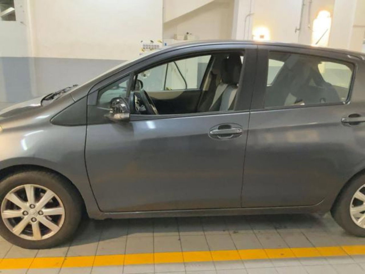 Toyota Yaris 1.0 5 porte Lounge (3)