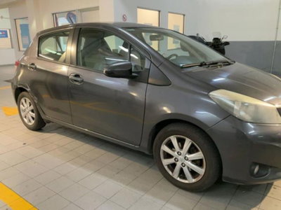 Toyota Yaris 1.0 5 porte Lounge (5)