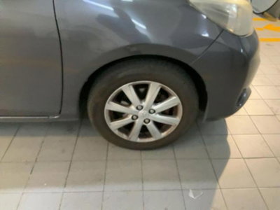 Toyota Yaris 1.0 5 porte Lounge (6)