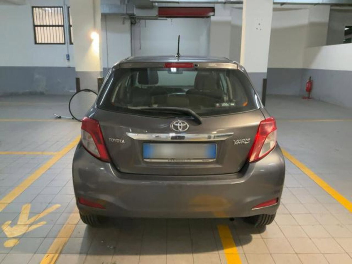 Toyota Yaris 1.0 5 porte Lounge (8)