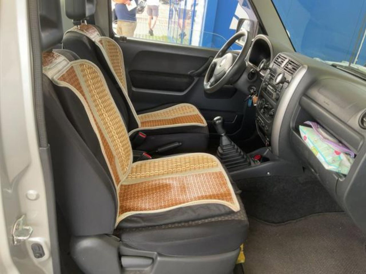 Suzuki Jimny 1.3i 16V cat 4WD JLX (16)