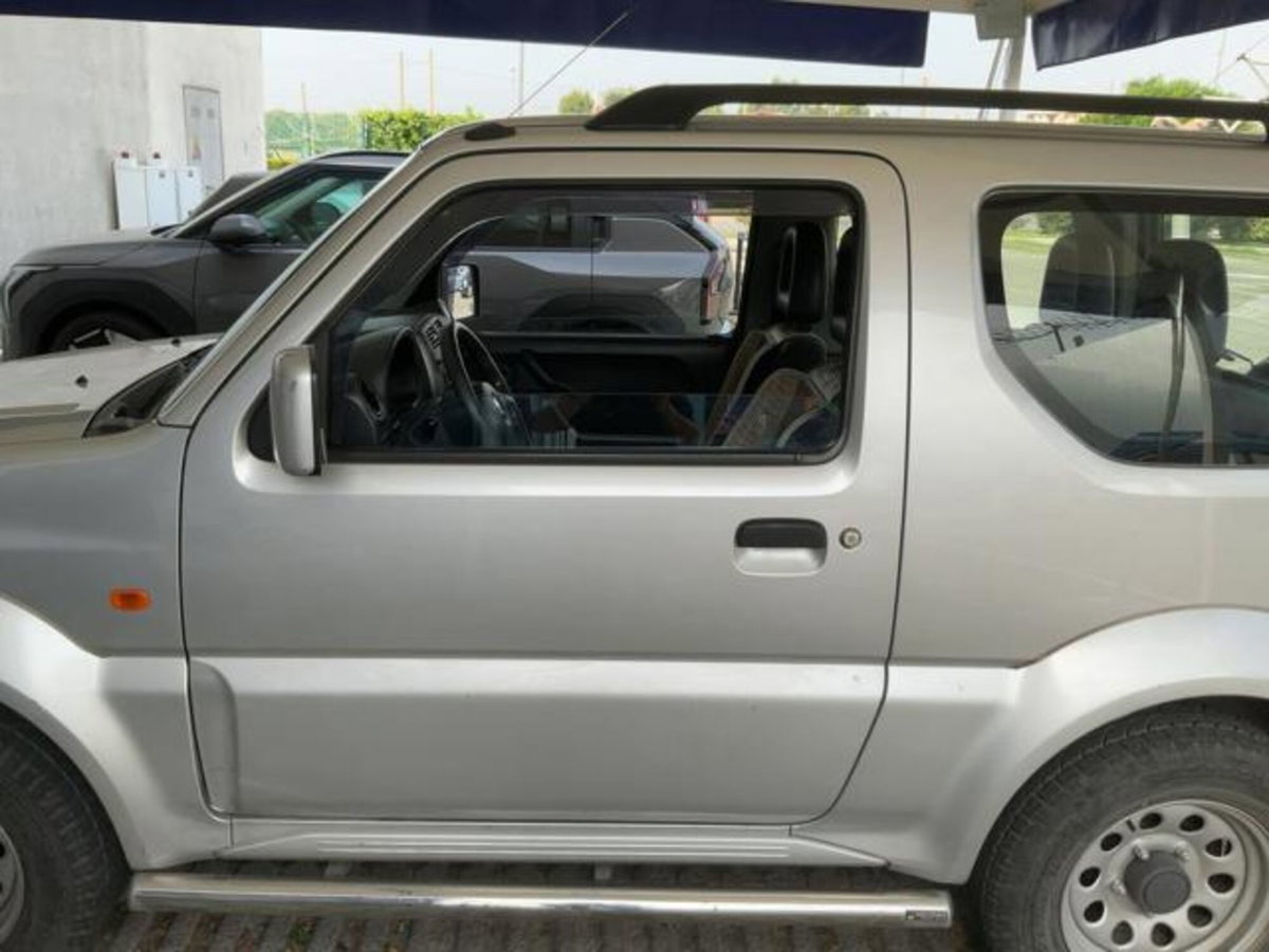 Suzuki Jimny 1.3i 16V cat 4WD JLX (7)