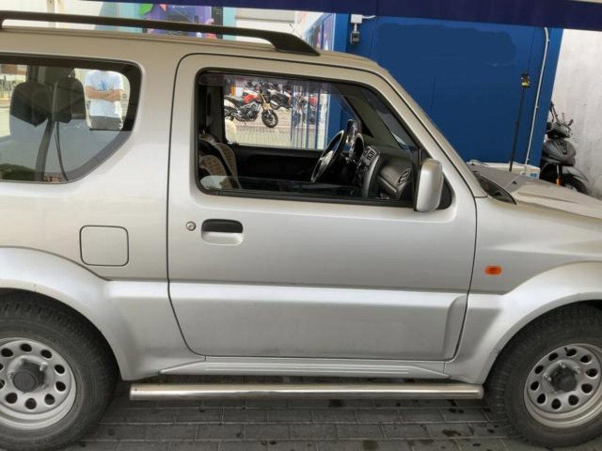 Suzuki Jimny 1.3i 16V cat 4WD JLX (8)