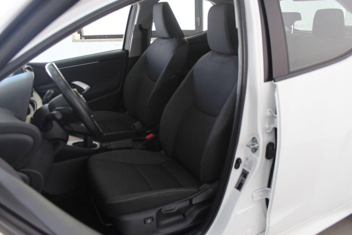 Toyota Yaris 1.0 5 porte Active (11)