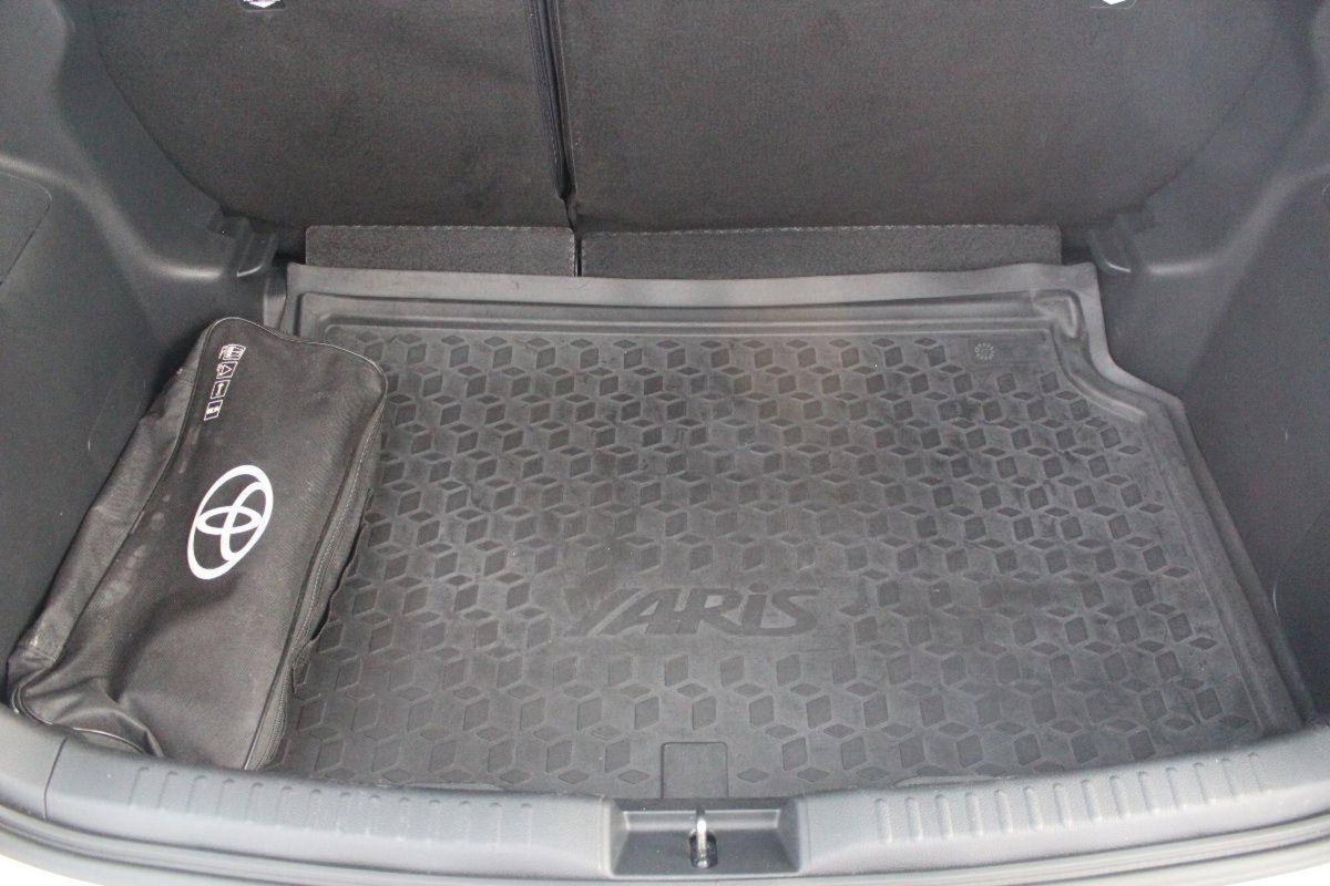 Toyota Yaris 1.0 5 porte Active (19)
