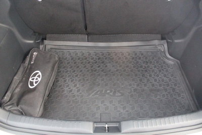 Toyota Yaris 1.0 5 porte Active (19)