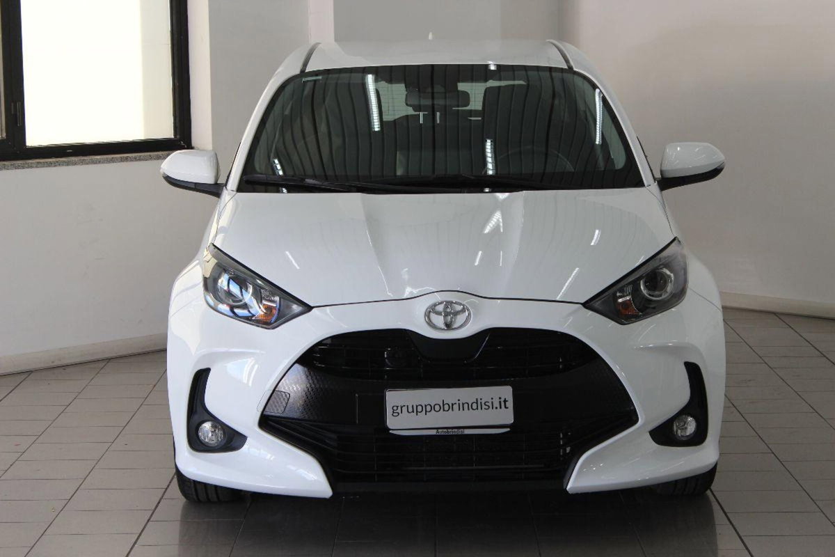 Toyota Yaris 1.0 5 porte Active (2)