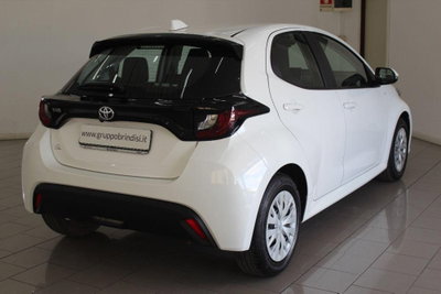 Toyota Yaris 1.0 5 porte Active (4)