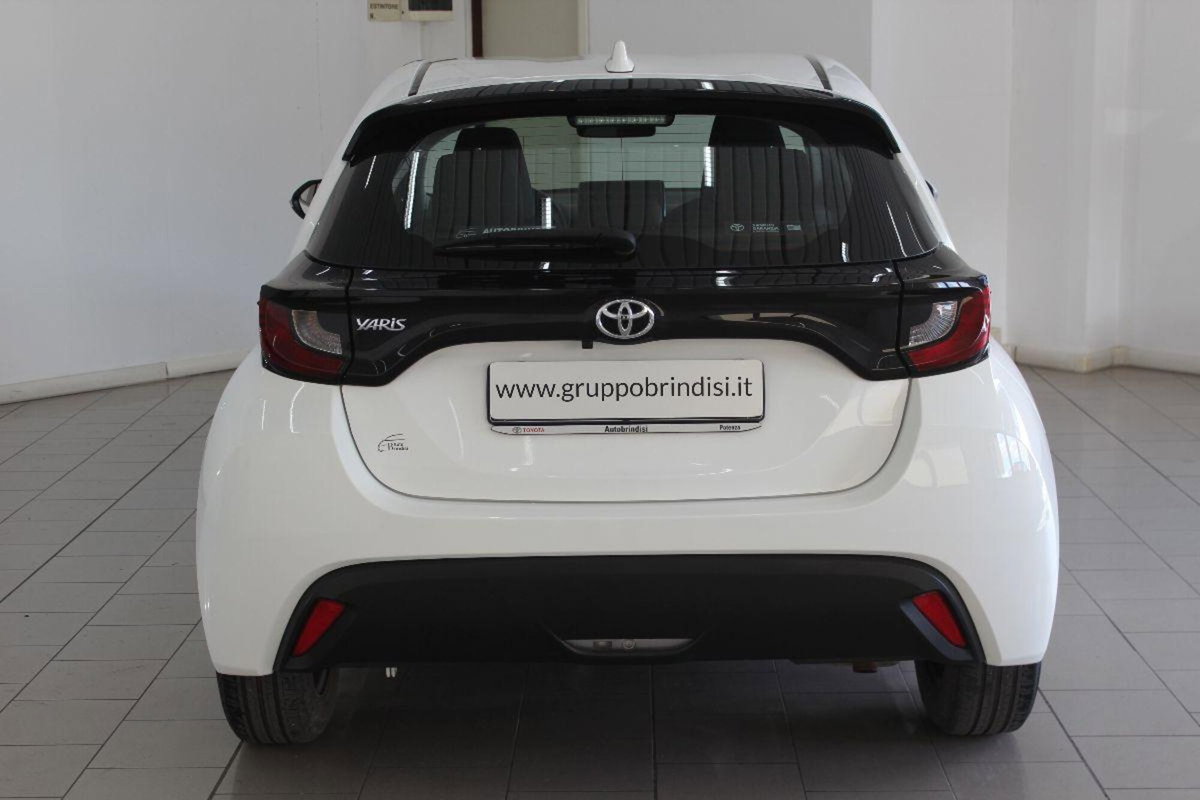 Toyota Yaris 1.0 5 porte Active (5)