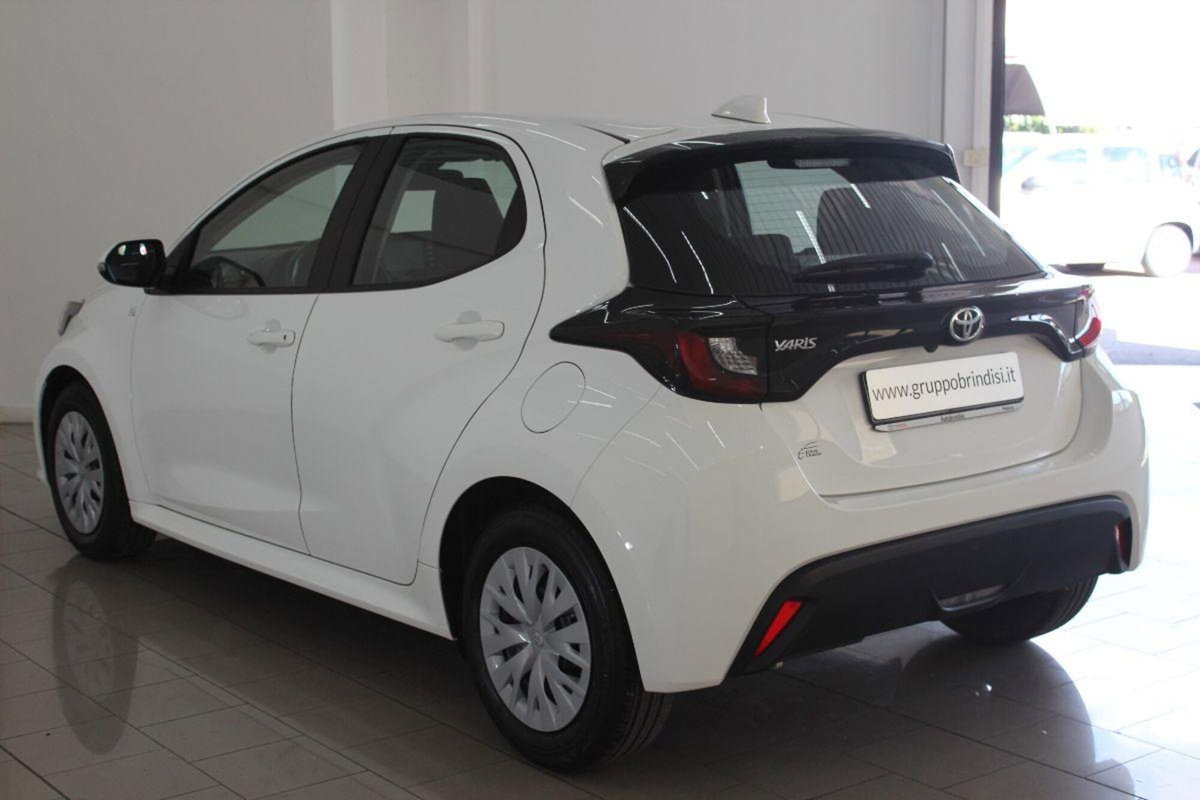 Toyota Yaris 1.0 5 porte Active (6)