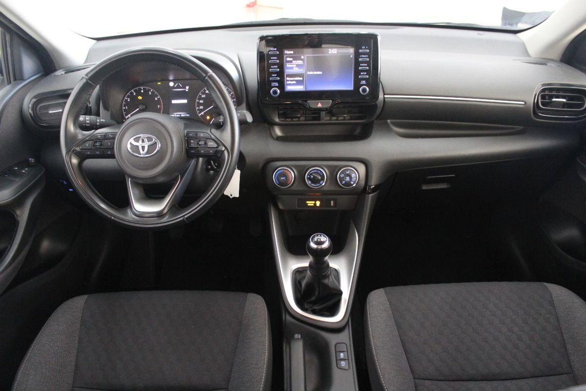 Toyota Yaris 1.0 5 porte Active (7)