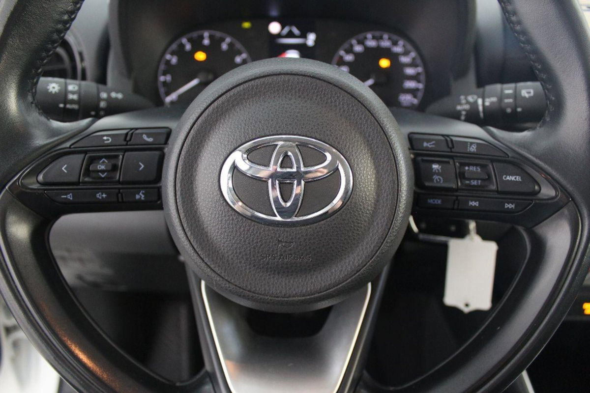 Toyota Yaris 1.0 5 porte Active (9)
